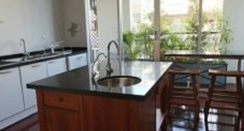 For rent 4 bedrooms condo in Sathon, Bangkok