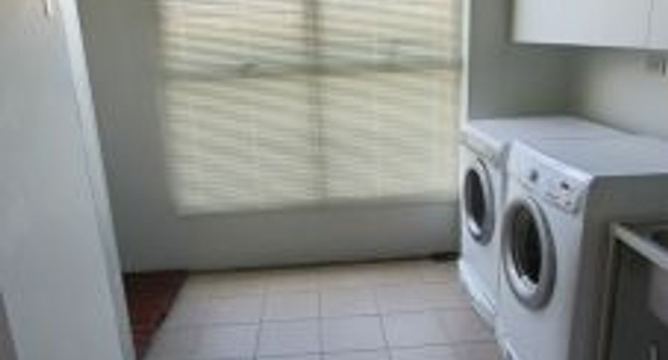 For rent 4 bedrooms condo in Sathon, Bangkok