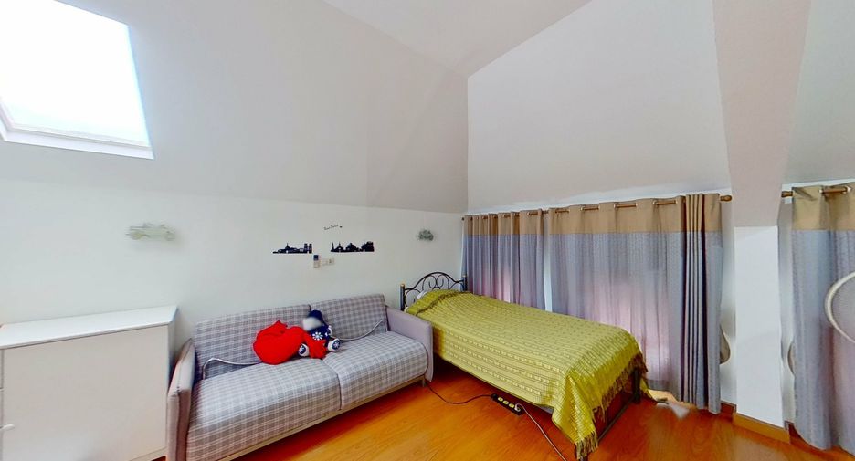 For sale 4 bedrooms condo in Phra Khanong, Bangkok