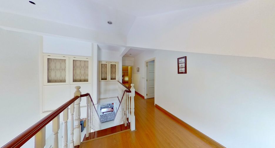 For sale 4 bedrooms condo in Phra Khanong, Bangkok