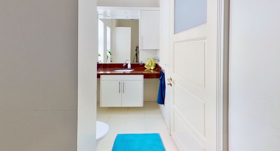 For sale 4 bedrooms condo in Phra Khanong, Bangkok