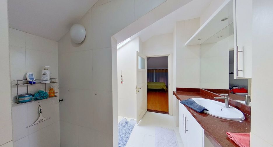 For sale 4 bedrooms condo in Phra Khanong, Bangkok