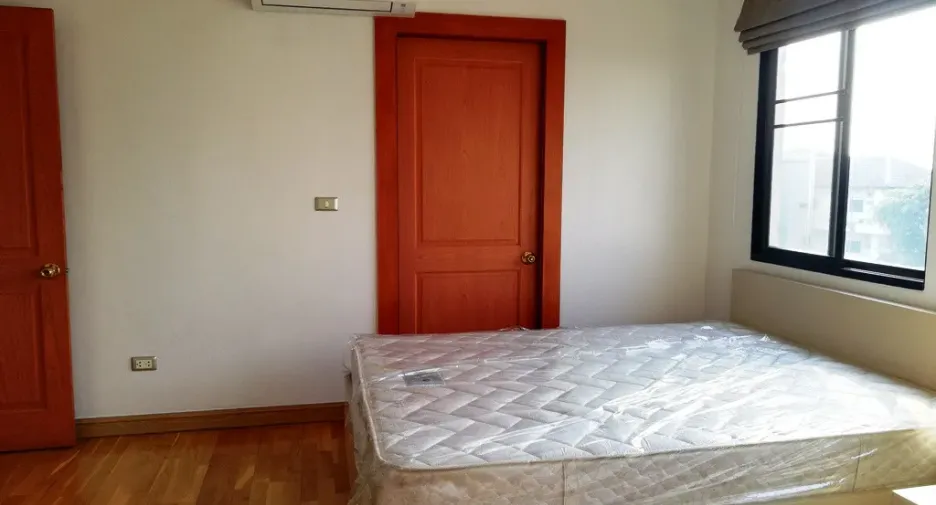 Wohnung zur Miete mit 3 Zimmer in Watthana, Bangkok