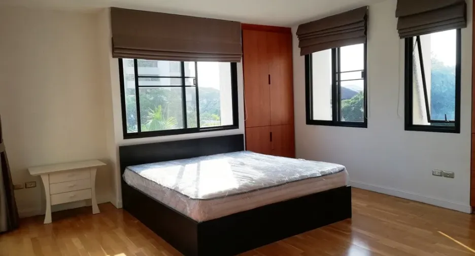 Wohnung zur Miete mit 3 Zimmer in Watthana, Bangkok