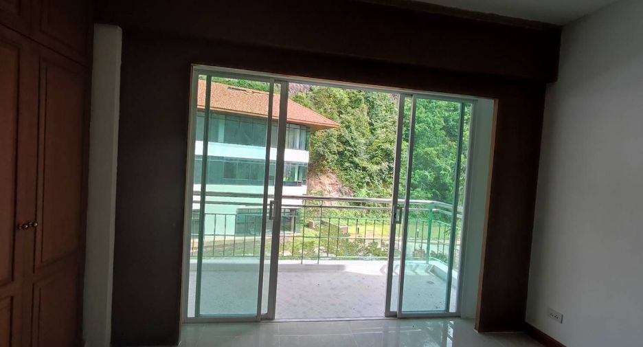 For sale 4 bedrooms apartment in Mueang Phuket, Phuket