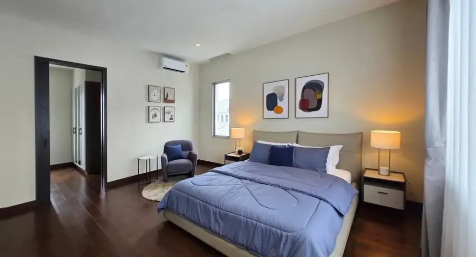 Haus zur Miete mit 5 Zimmer in Lat Krabang, Bangkok