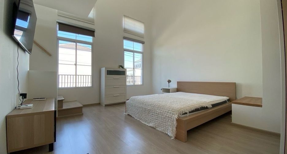 For rent 3 bedrooms townhouse in Prawet, Bangkok