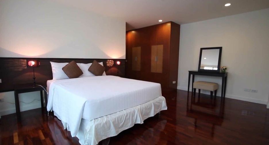 For rent 3 bedrooms condo in Sathon, Bangkok