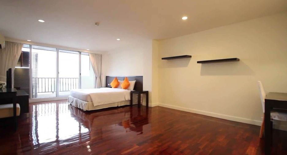 For rent 3 bedrooms condo in Sathon, Bangkok