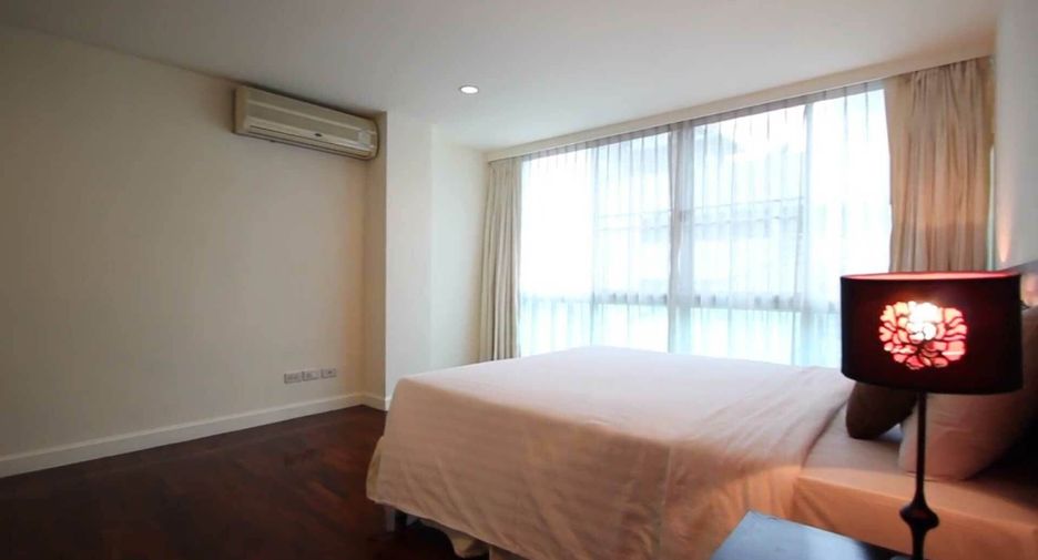 For rent 3 bedrooms condo in Sathon, Bangkok