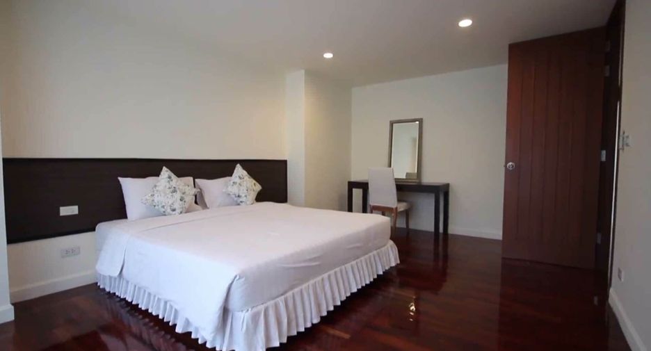 For rent 3 bedrooms condo in Sathon, Bangkok