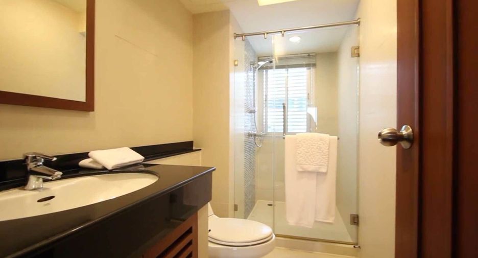 For rent 3 bedrooms condo in Sathon, Bangkok
