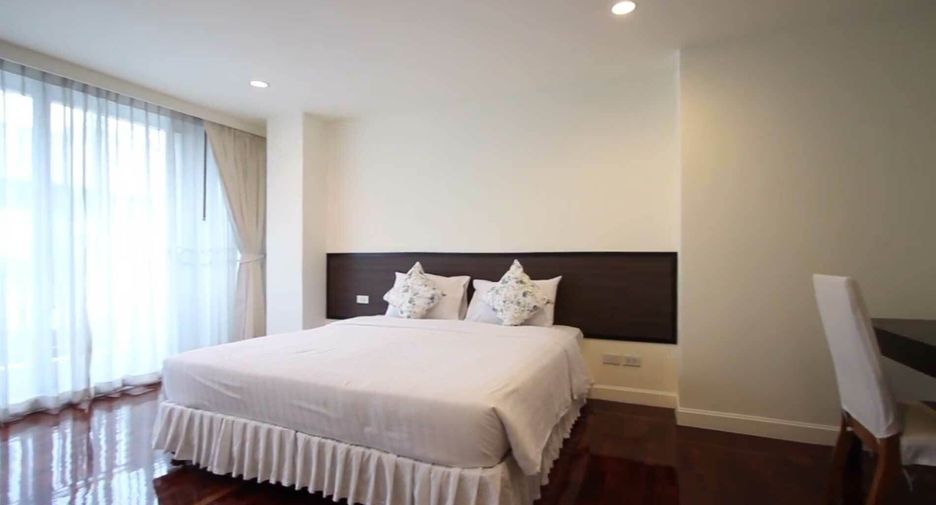 For rent 3 bedrooms condo in Sathon, Bangkok