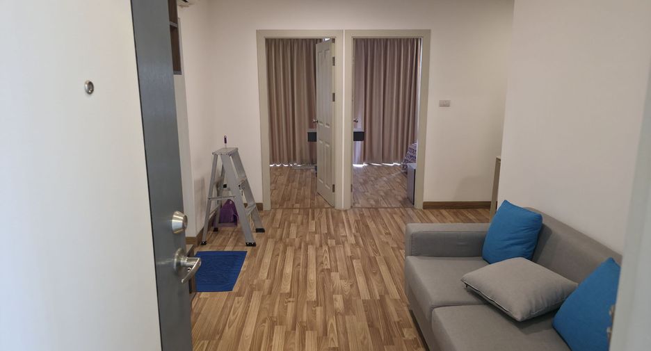 For rent 3 bedrooms condo in Bang Kapi, Bangkok
