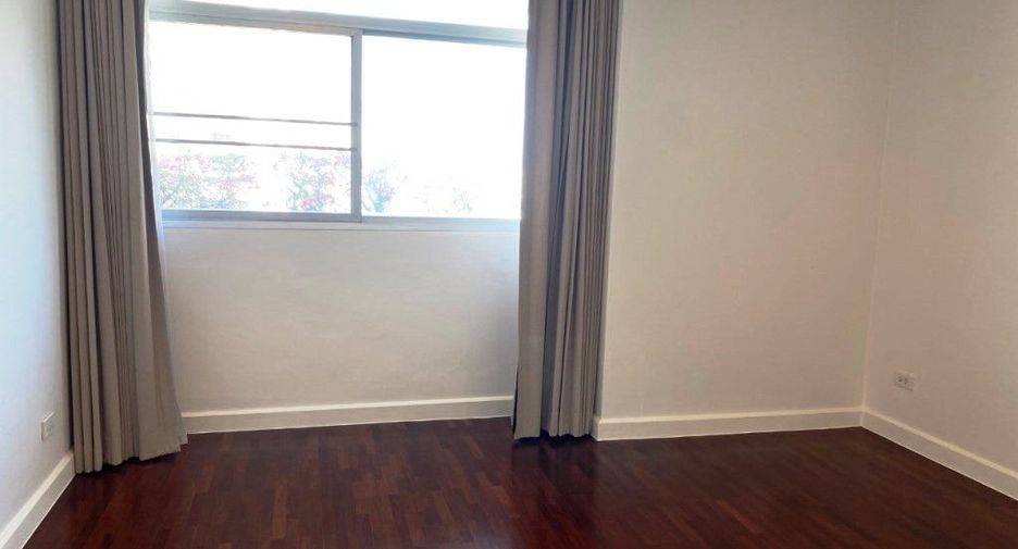 For rent 3 bedrooms condo in Watthana, Bangkok