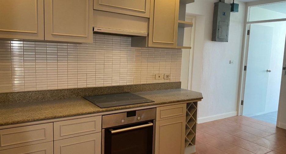 For rent 3 bedrooms condo in Watthana, Bangkok