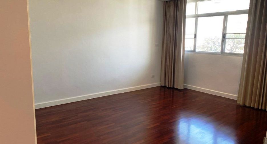 For rent 3 bedrooms condo in Watthana, Bangkok