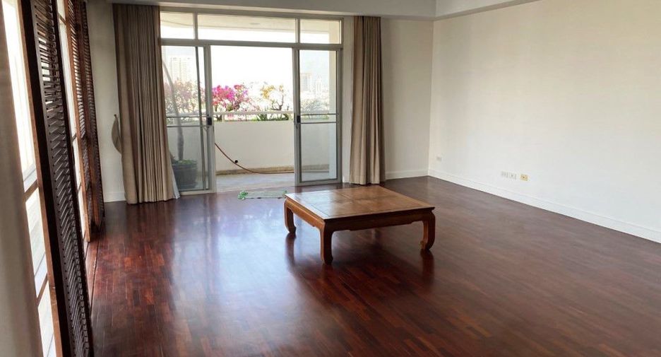 For rent 3 bedrooms condo in Watthana, Bangkok