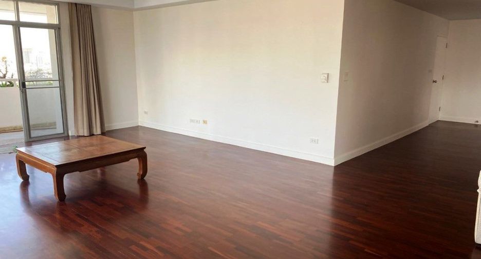 For rent 3 bedrooms condo in Watthana, Bangkok