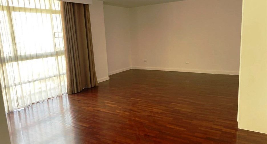 For rent 3 bedrooms condo in Watthana, Bangkok