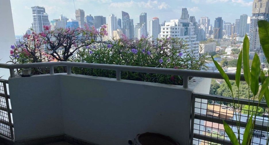 For rent 3 bedrooms condo in Watthana, Bangkok
