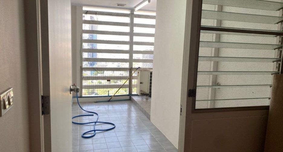 For rent 3 bedrooms condo in Watthana, Bangkok