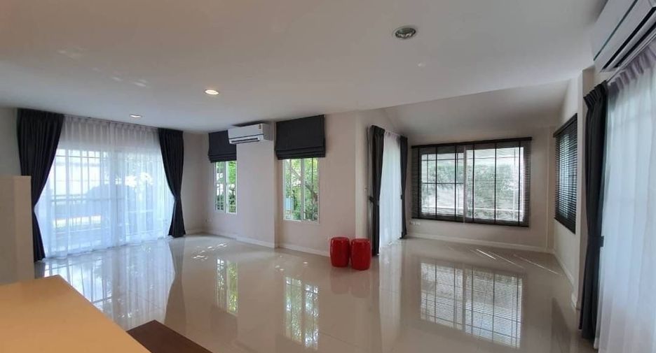 For rent 3 bedrooms house in Bang Kapi, Bangkok