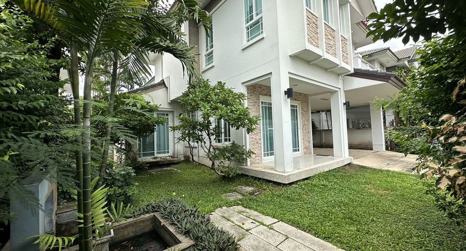 For rent 3 bedrooms house in Bang Kapi, Bangkok