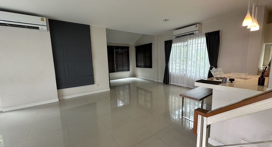 For rent 3 bedrooms house in Bang Kapi, Bangkok