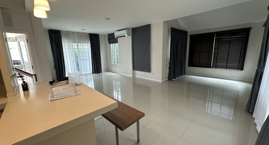 For rent 3 bedrooms house in Bang Kapi, Bangkok