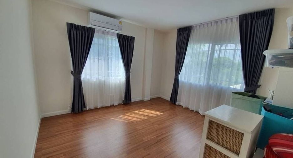 For rent 3 bedrooms house in Bang Kapi, Bangkok