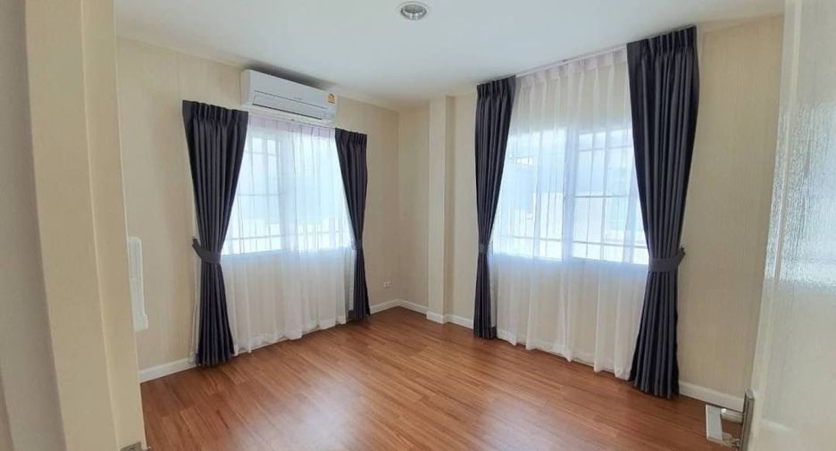 For rent 3 bedrooms house in Bang Kapi, Bangkok