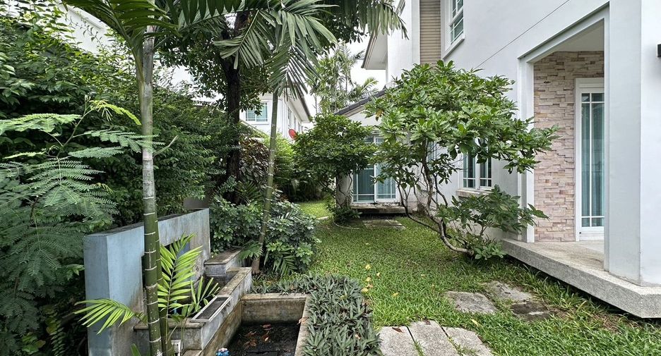 For rent 3 bedrooms house in Bang Kapi, Bangkok