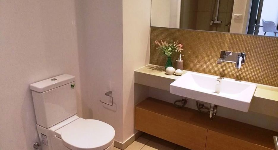 Condo en alquiler de 1 habitaciones en Khlong Toei, Bangkok