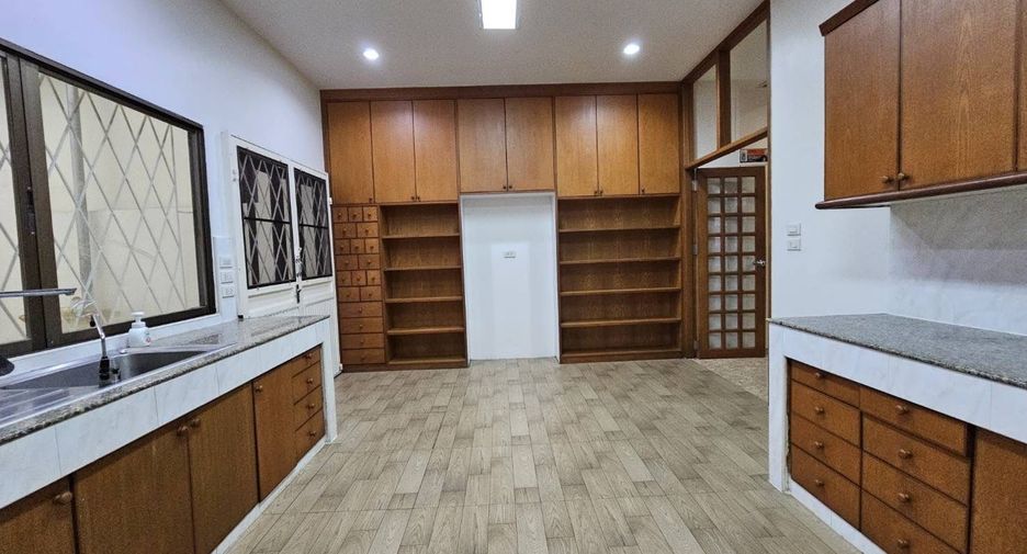 For rent 4 ベッドルーム house in Watthana, Bangkok