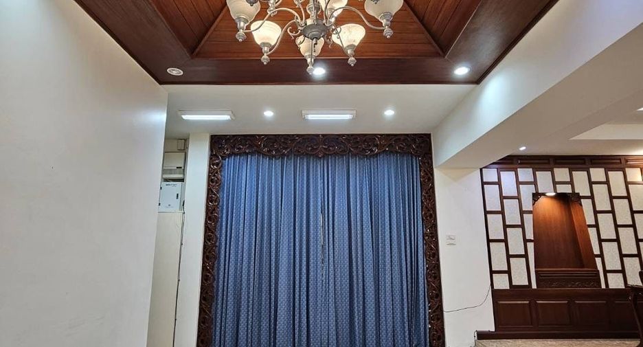 For rent 4 ベッドルーム house in Watthana, Bangkok