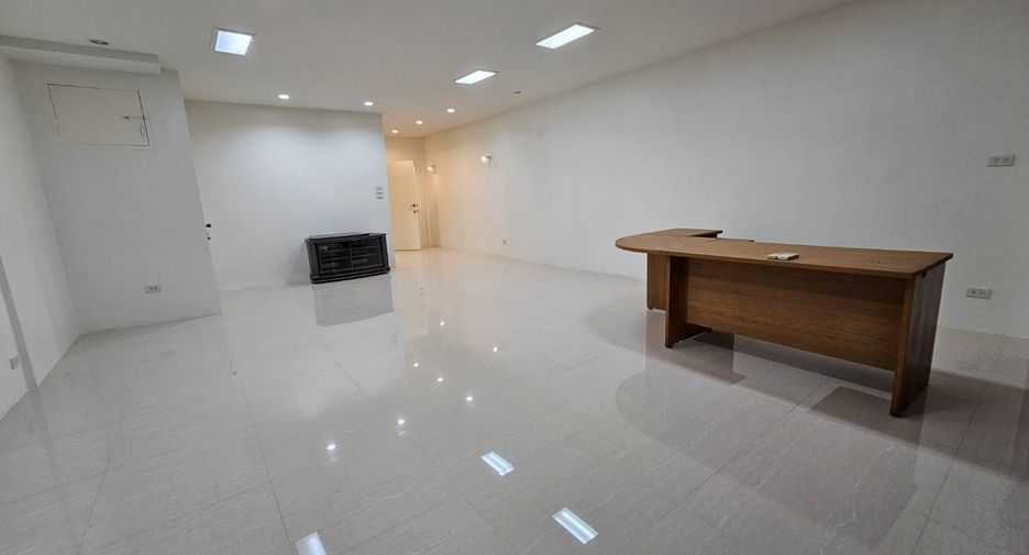 For rent 4 ベッドルーム house in Watthana, Bangkok