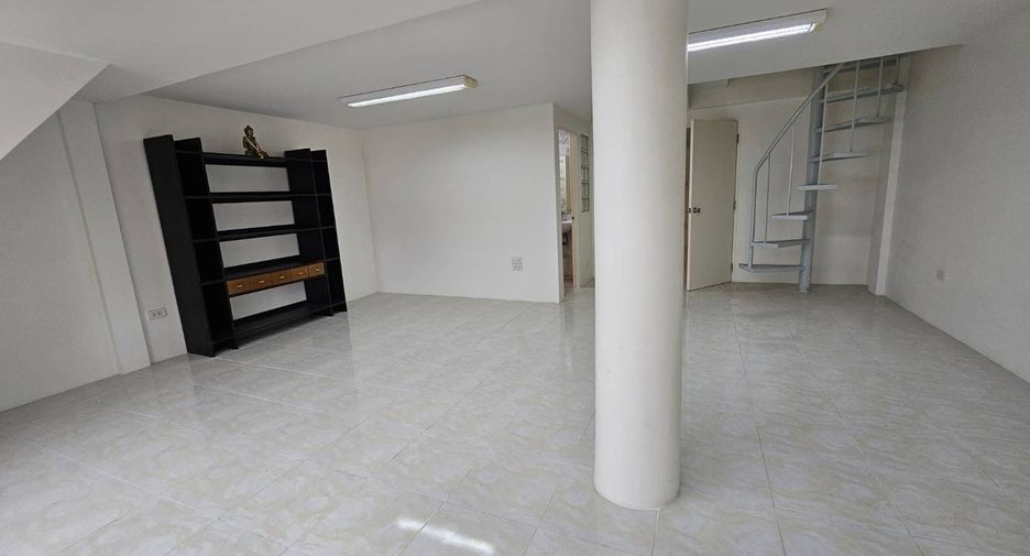 For rent 4 ベッドルーム house in Watthana, Bangkok