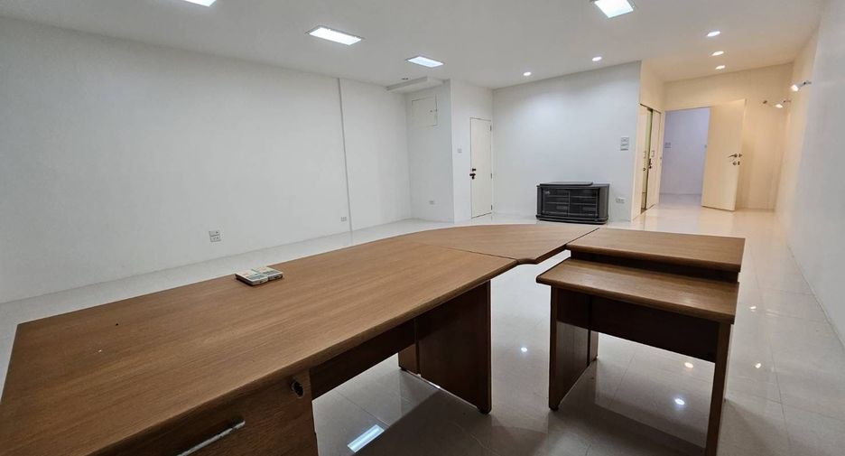 For rent 4 ベッドルーム house in Watthana, Bangkok