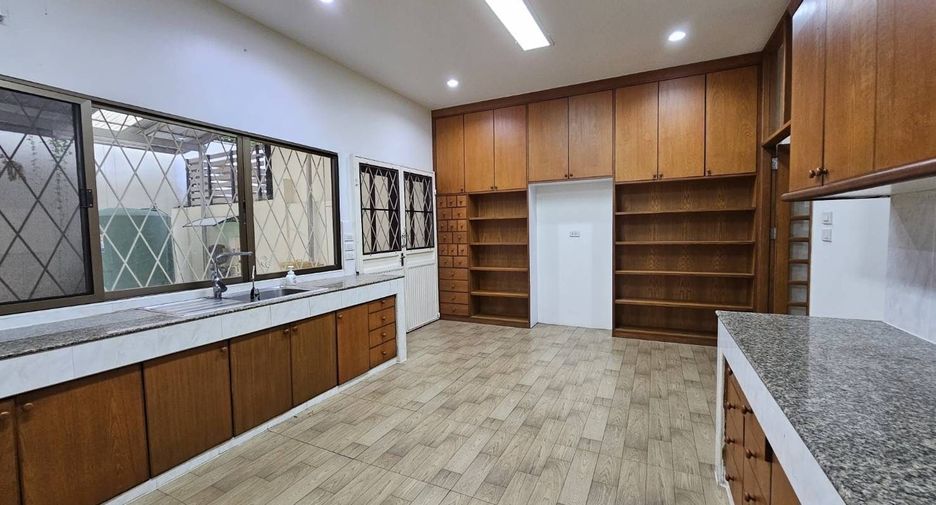 For rent 4 ベッドルーム house in Watthana, Bangkok