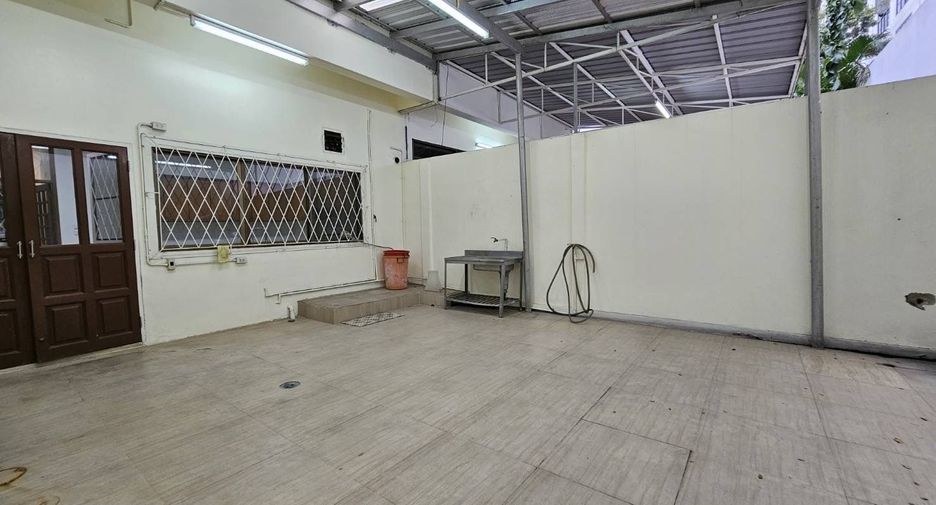 For rent 4 ベッドルーム house in Watthana, Bangkok