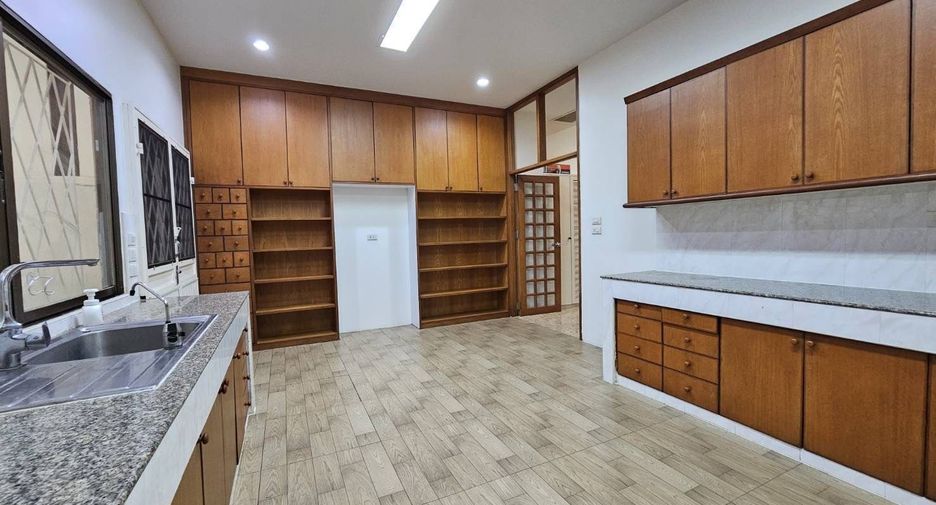 For rent 4 ベッドルーム house in Watthana, Bangkok