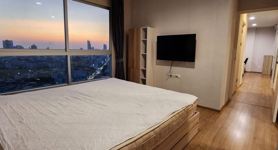 For rent 2 bedrooms condo in Yan Nawa, Bangkok