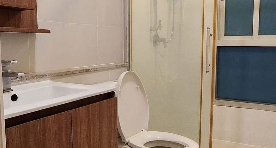 For rent 2 bedrooms condo in Yan Nawa, Bangkok