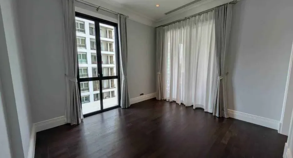 Condo en alquiler de 3 habitaciones en Pathum Wan, Bangkok