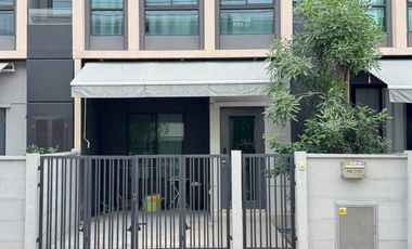 For rent 3 bedrooms townhouse in Bang Phli, Samut Prakan