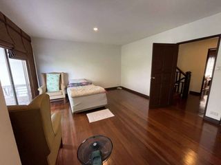 À vendre 4 chambres maison de ville à Suan Luang, Bangkok