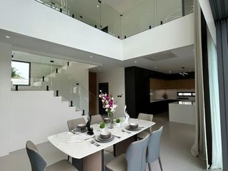 Villa en venta y en alquiler de 4 habitaciones en Mueang Phuket, Phuket