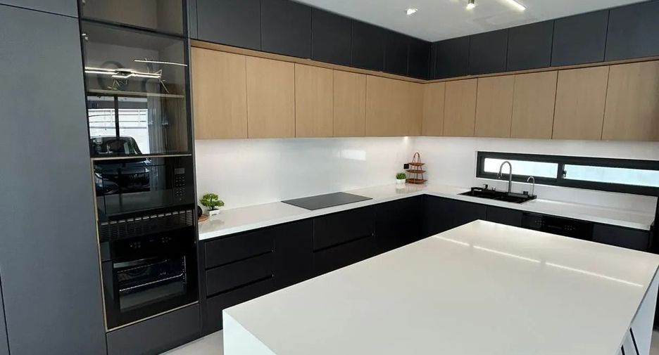 For sale and for rent 4 bedrooms villa in Mueang Phuket, Phuket