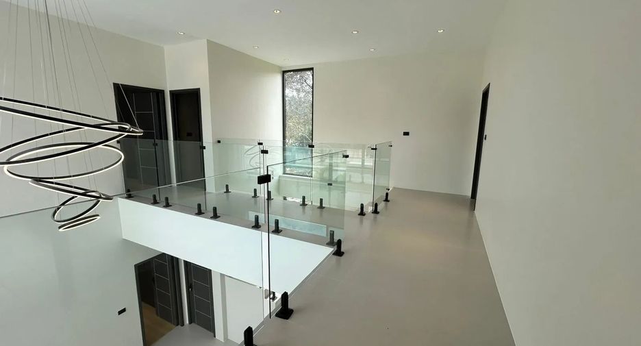 For sale and for rent 4 bedrooms villa in Mueang Phuket, Phuket